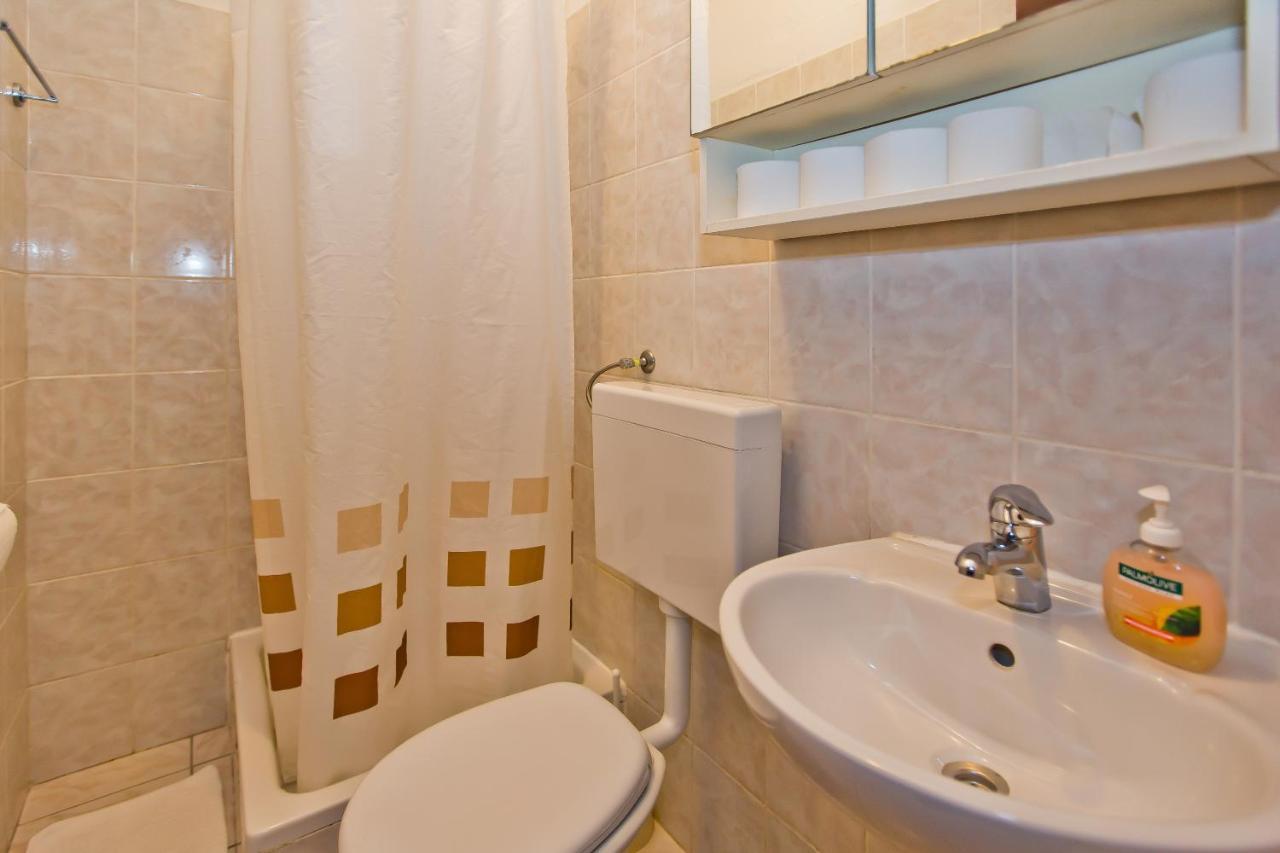 4-Bed Mixed Dormitory Room