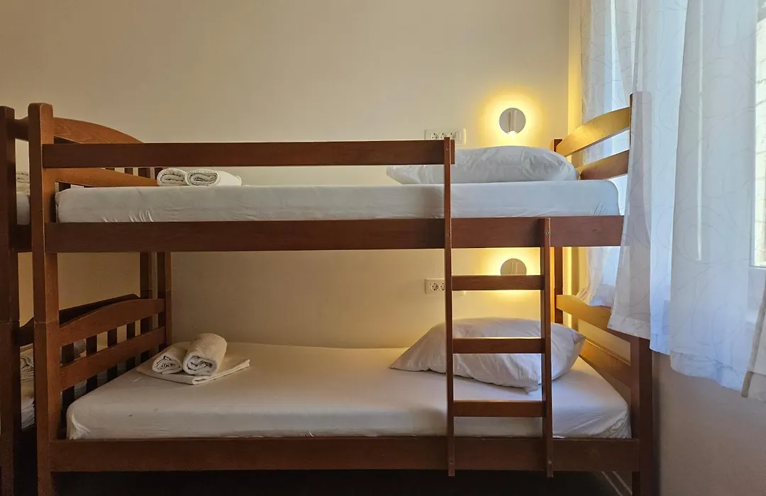 Luka'S Lodge Guesthouse & Hostel-1