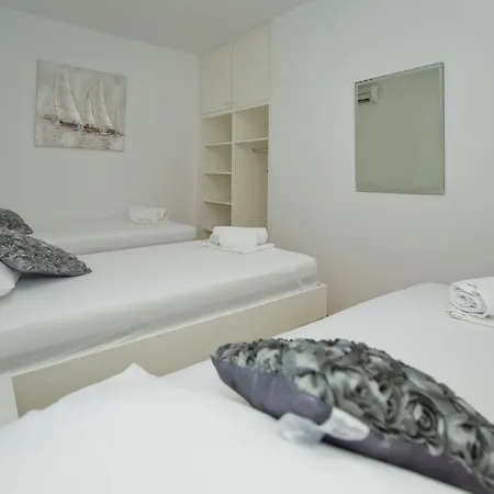 Luka'S Lodge Guesthouse & Hostel-2