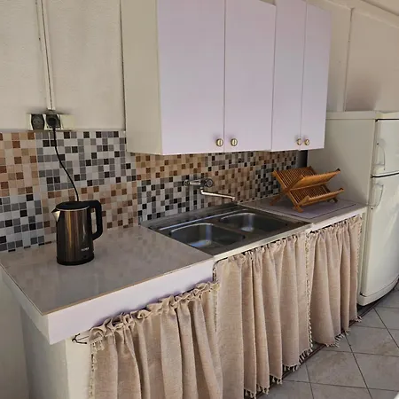 Luka'S Lodge Guesthouse & Hostel-3